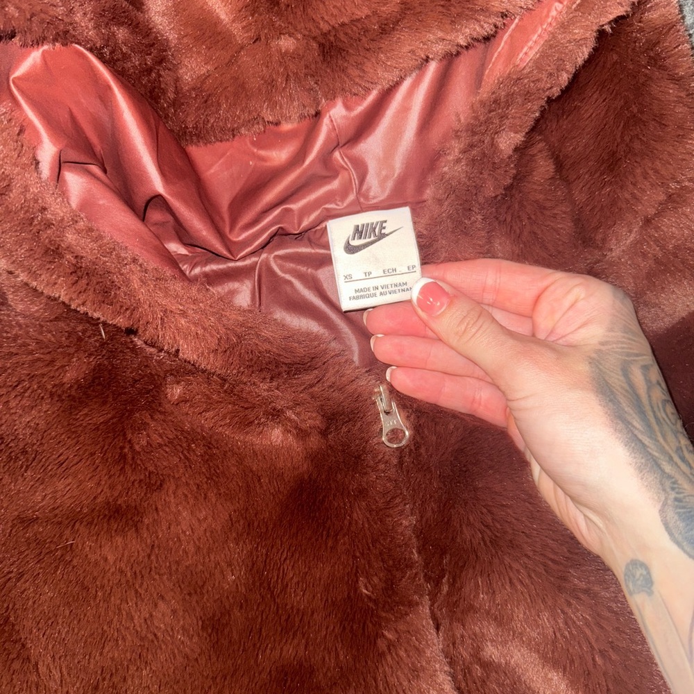 Nike Brown Faux Fur Hooded Jacket Women’s size XS - Picture 3 of 3
